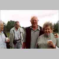 905-1324 Ostpreussenreise 2004. Das Ehepaar Rudat in Gross Ponnau.jpg
